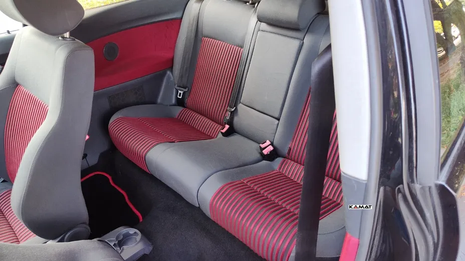 VOLKSWAGEN Polo -