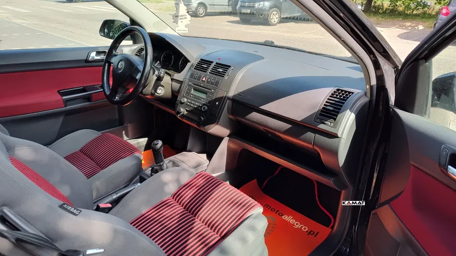 VOLKSWAGEN Polo -