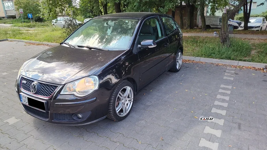 VOLKSWAGEN Polo -
