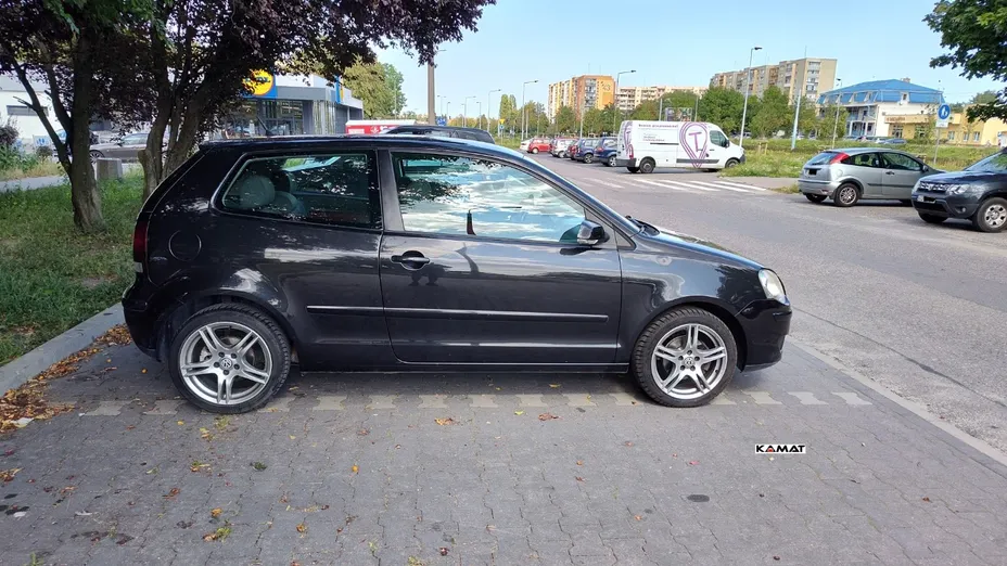 VOLKSWAGEN Polo -