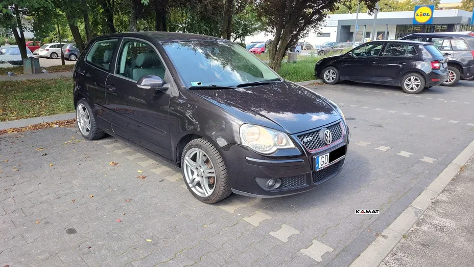 VOLKSWAGEN Polo -