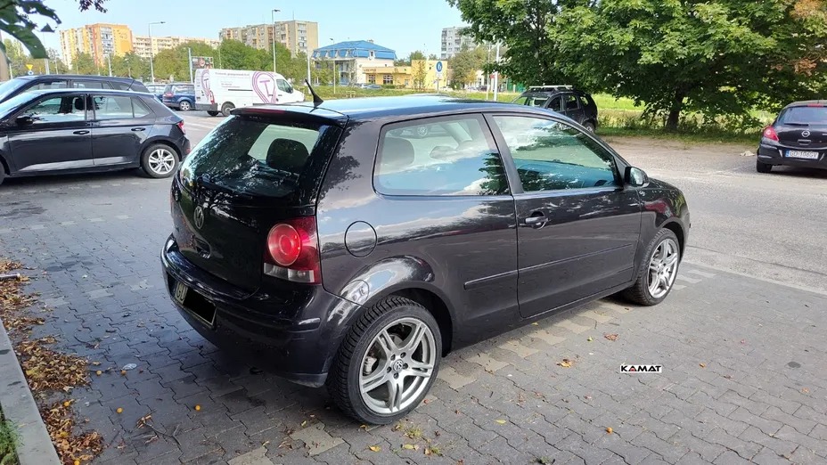 VOLKSWAGEN Polo -