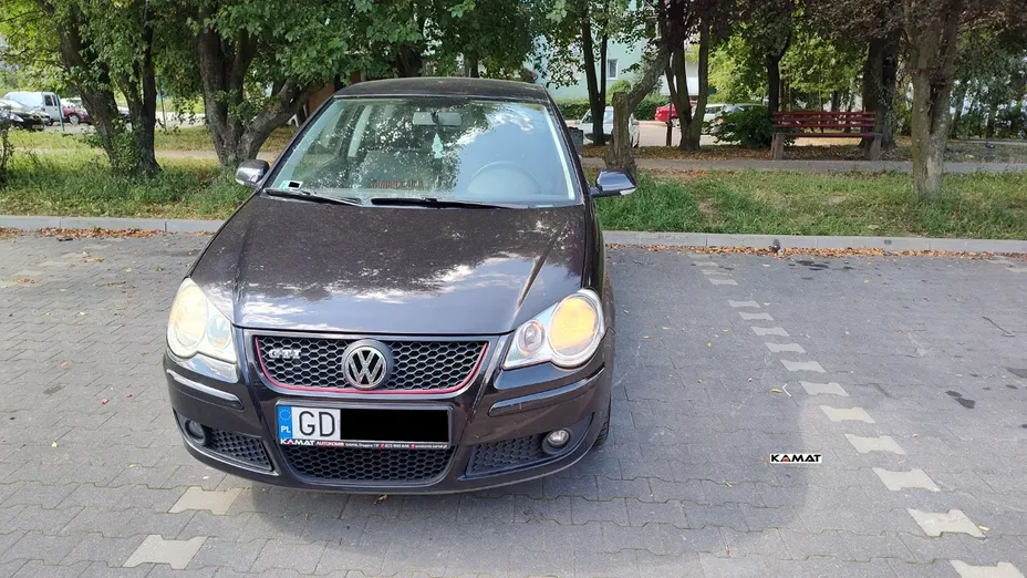 VOLKSWAGEN Polo -
