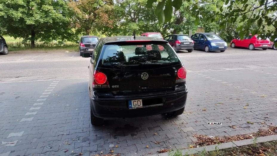 VOLKSWAGEN Polo -