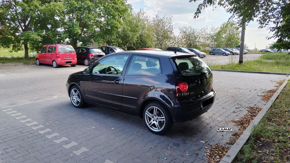VOLKSWAGEN Polo -