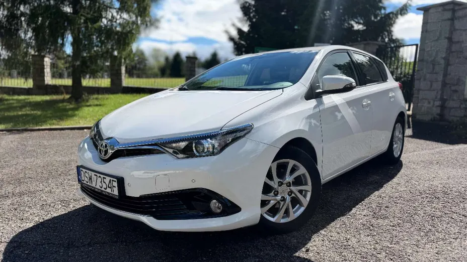 TOYOTA Auris -