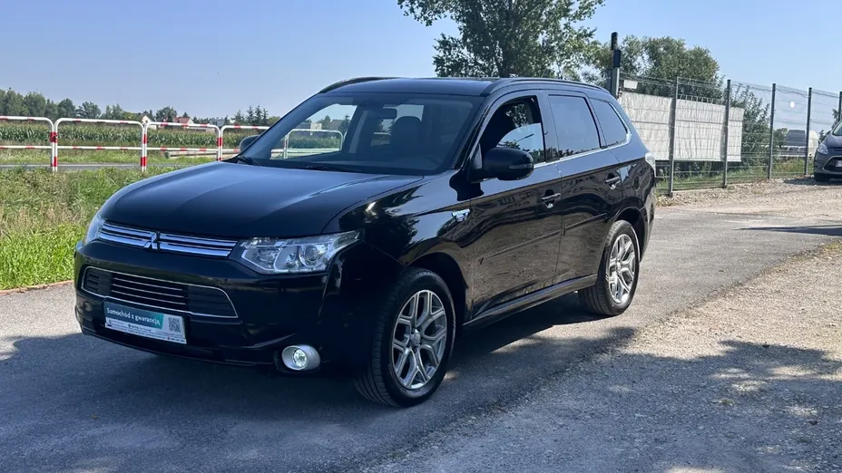MITSUBISHI Outlander -