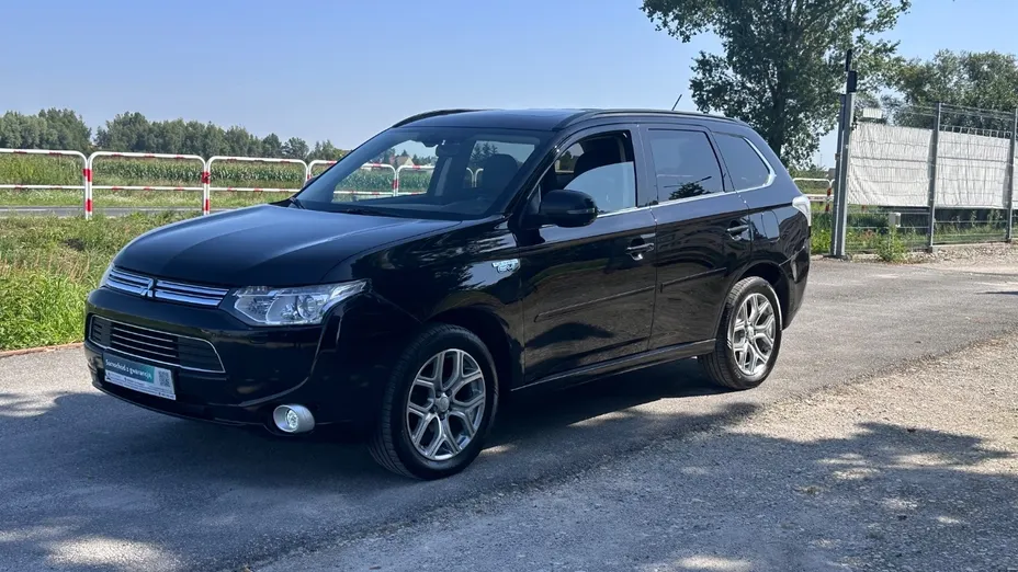 MITSUBISHI Outlander -