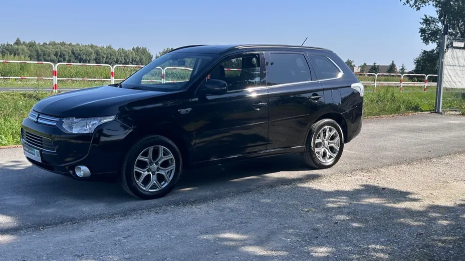 MITSUBISHI Outlander -