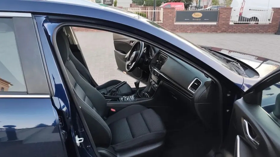 MAZDA 6 -
