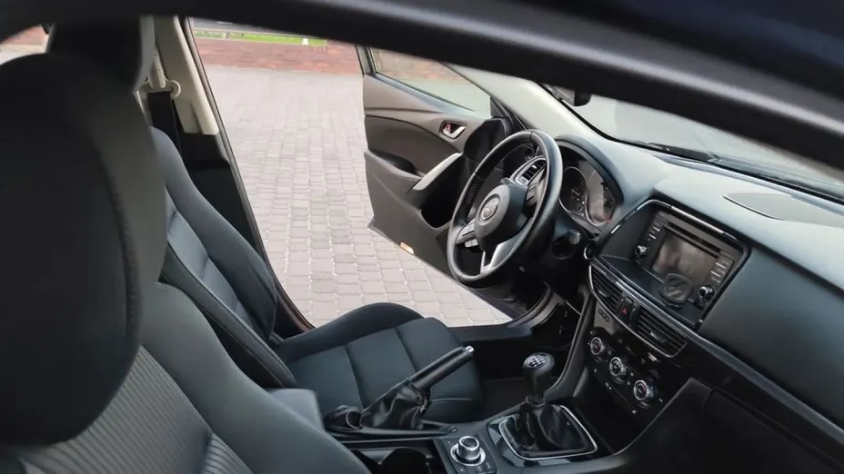 MAZDA 6 -