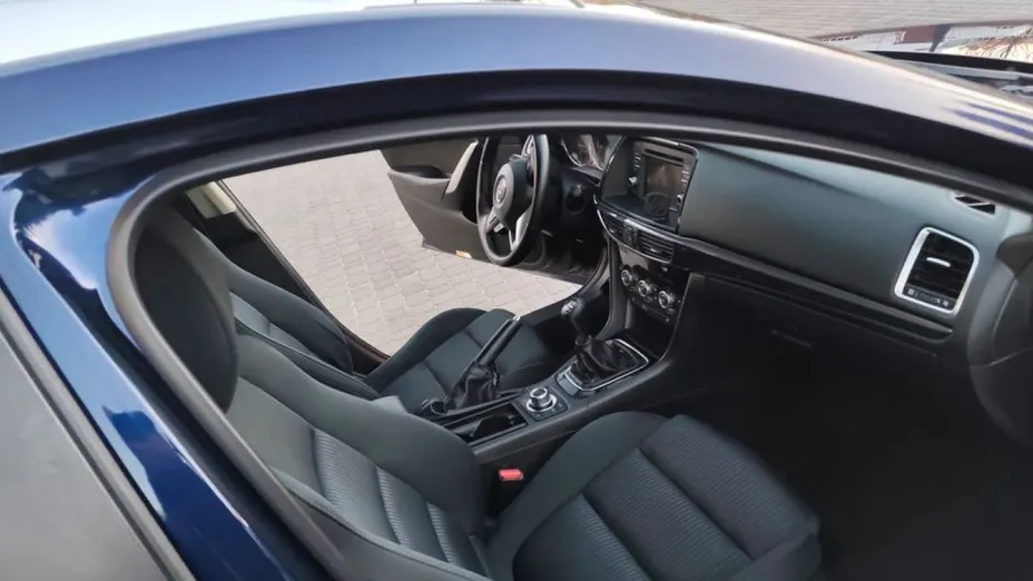 MAZDA 6 -