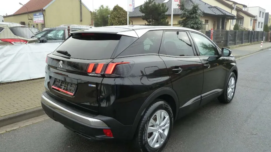 PEUGEOT 3008 -
