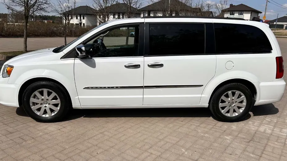 CHRYSLER Town & Country -