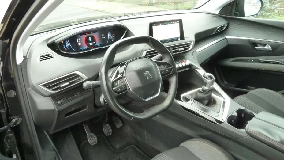 PEUGEOT 3008 -
