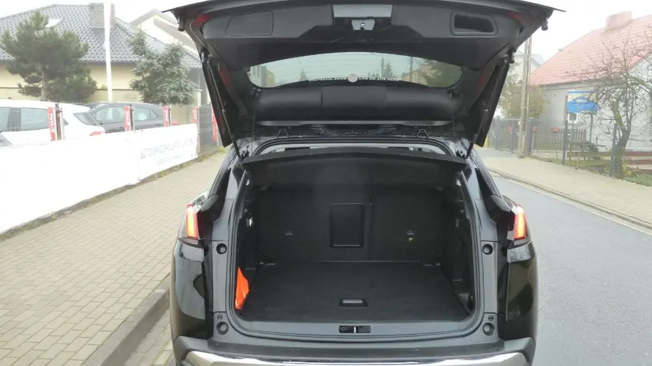 PEUGEOT 3008 -