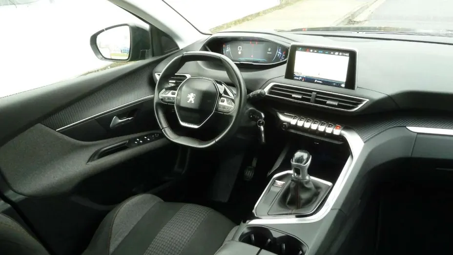 PEUGEOT 3008 -