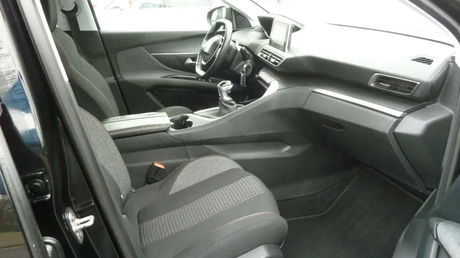 PEUGEOT 3008 -