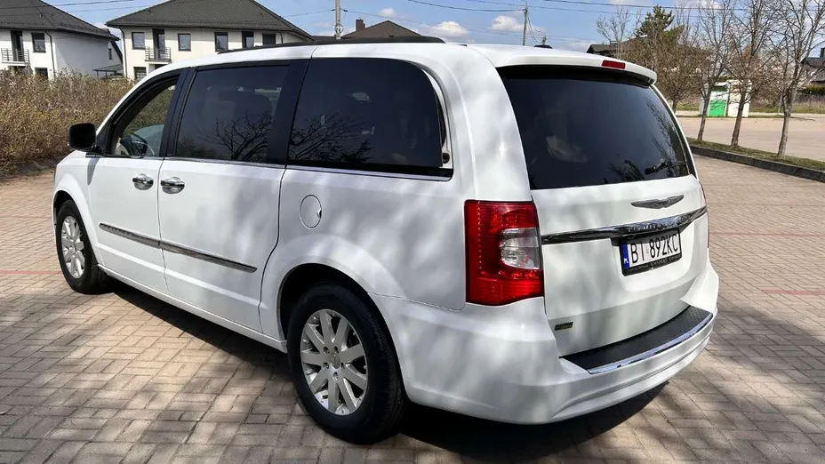 CHRYSLER Town & Country -