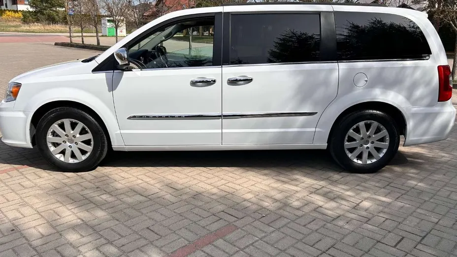 CHRYSLER Town & Country -