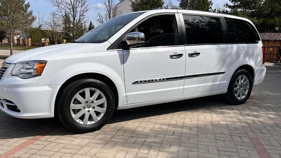 CHRYSLER Town & Country -
