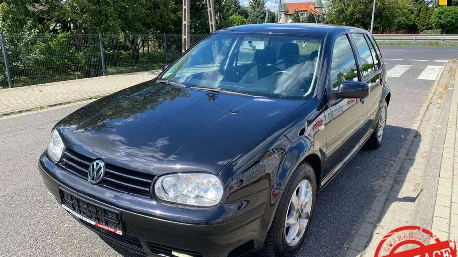 VOLKSWAGEN Golf -