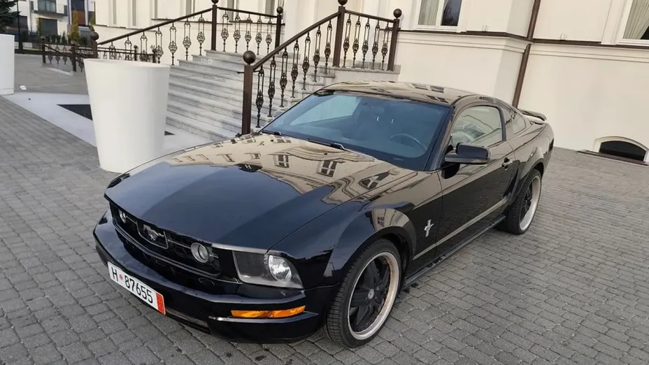FORD Mustang -