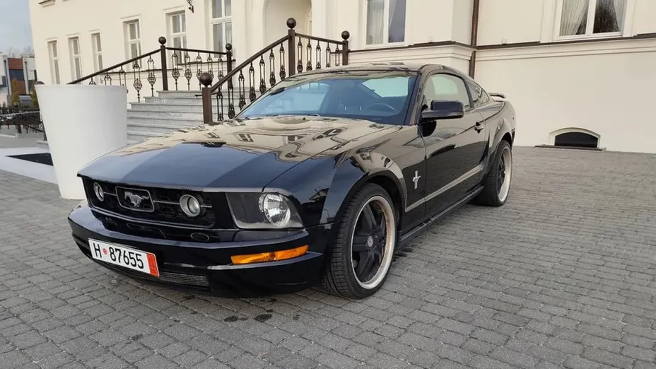 FORD Mustang -