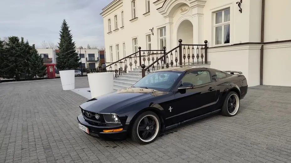 FORD Mustang -