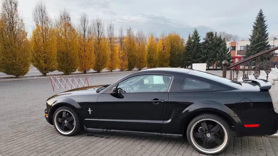 FORD Mustang -