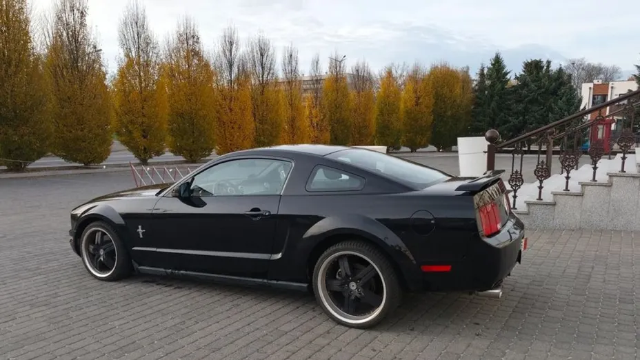 FORD Mustang -