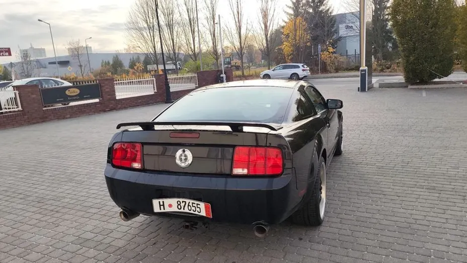 FORD Mustang -