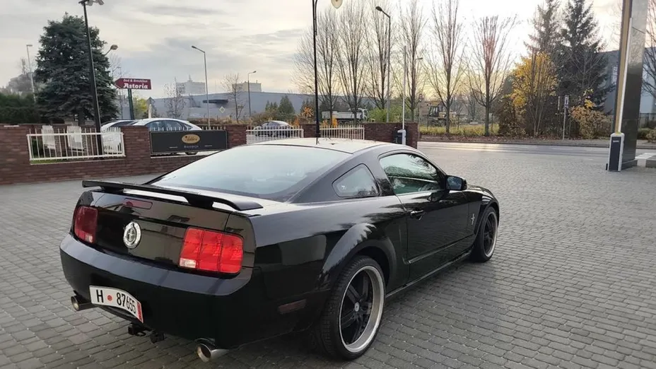FORD Mustang -