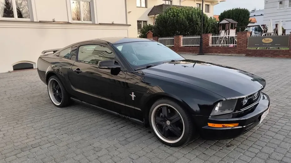 FORD Mustang -