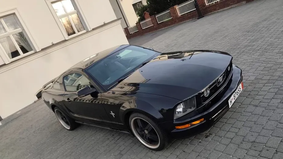 FORD Mustang -