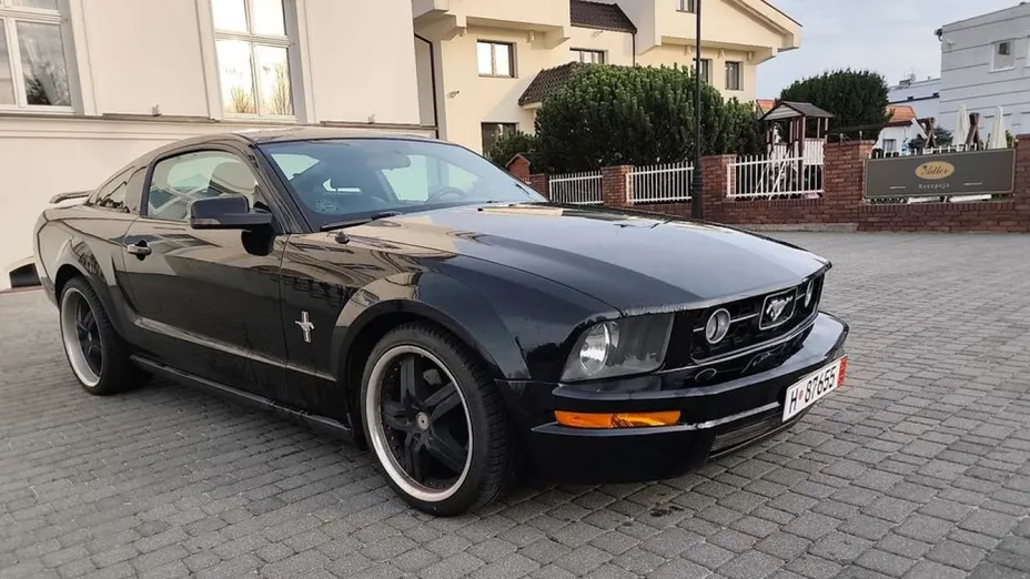 FORD Mustang -