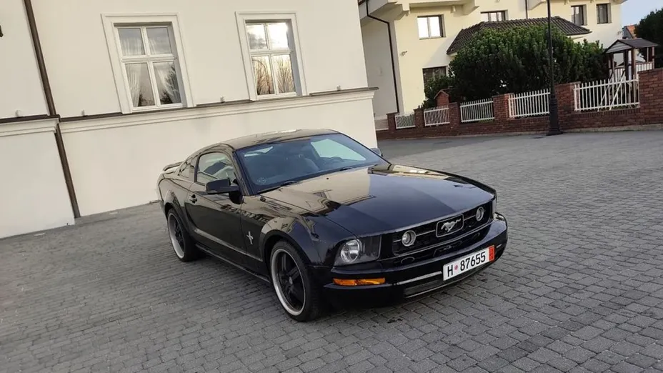FORD Mustang -