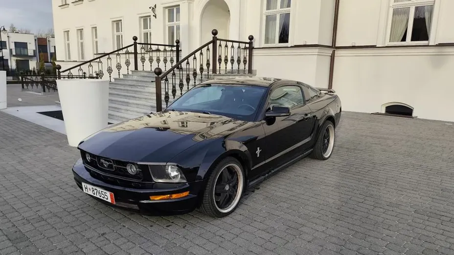 FORD Mustang -