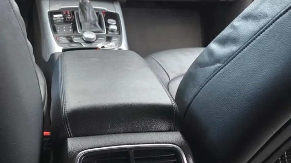 AUDI A6 -