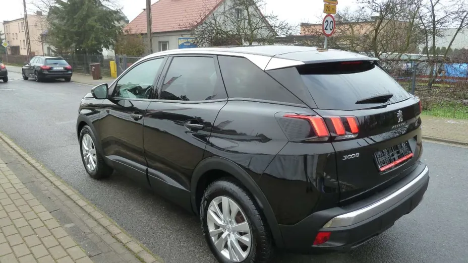 PEUGEOT 3008 -
