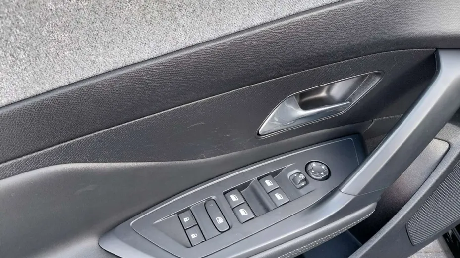 PEUGEOT 308 -