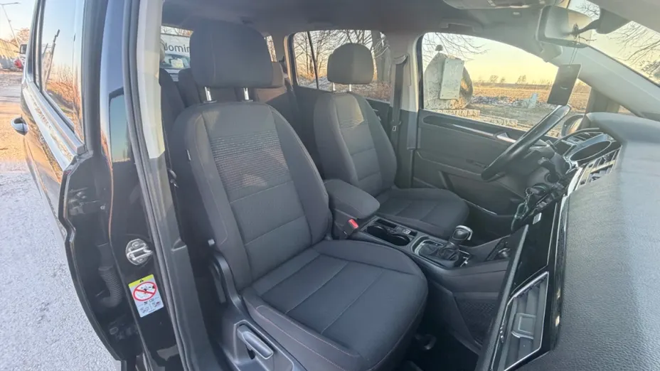 VOLKSWAGEN Touran -