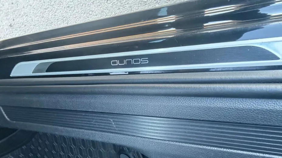 VOLKSWAGEN Touran -