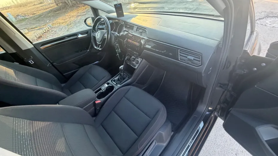 VOLKSWAGEN Touran -