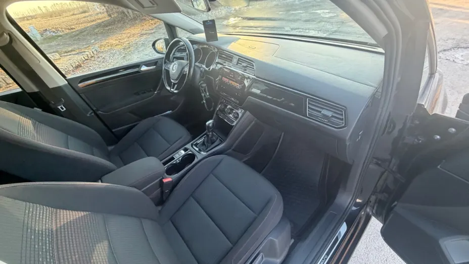 VOLKSWAGEN Touran -