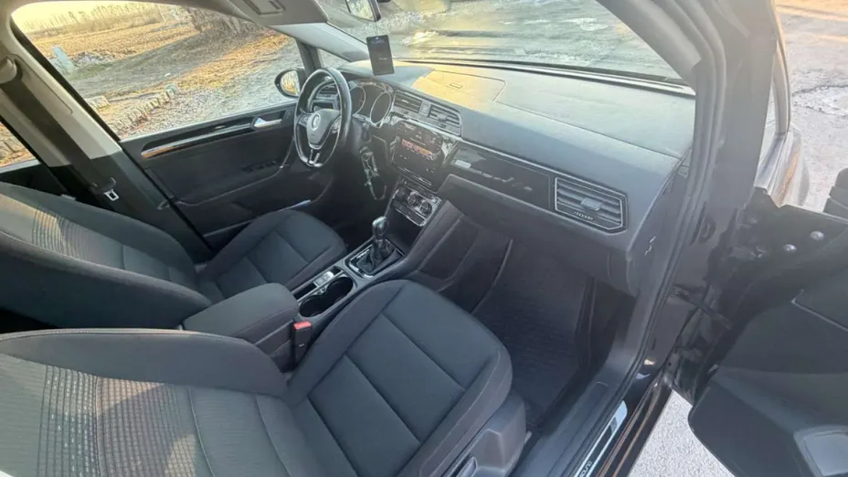 VOLKSWAGEN Touran -