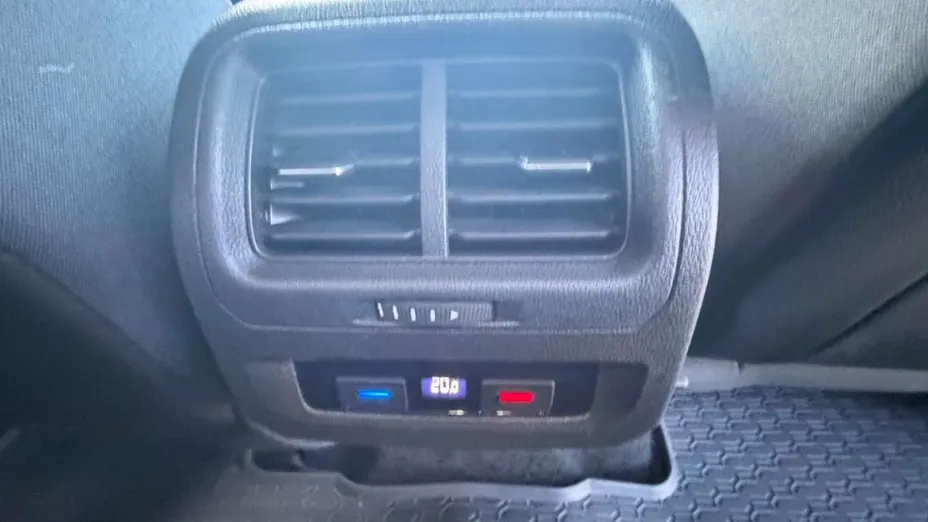 VOLKSWAGEN Touran -