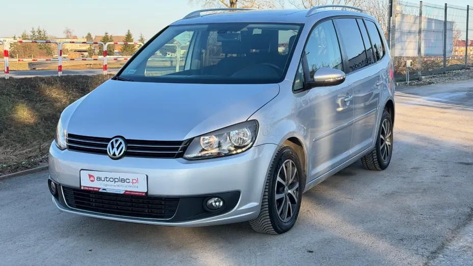 VOLKSWAGEN Touran -