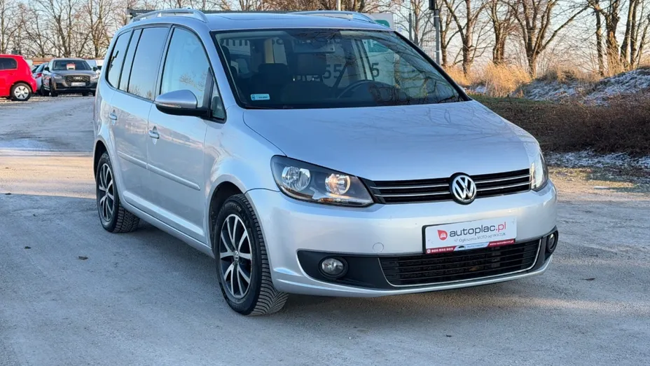 VOLKSWAGEN Touran -