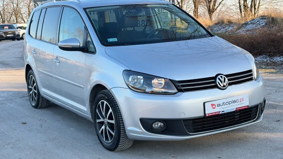 VOLKSWAGEN Touran -
